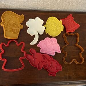 Lot Of 8 Vintage Plastic Cookie Cutters Christmas Easter St Patrick’s Day